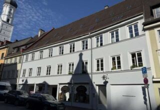 Hausansicht des historischen Stadthauses in Landsberg am Lech