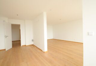 Offene Küche mit angrenzendem Wohnzimmer